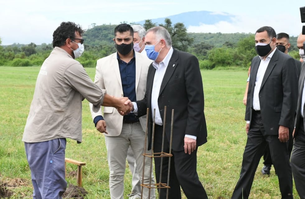 Comenzaron con la construcción de 20 viviendas en la localidad de Ticucho