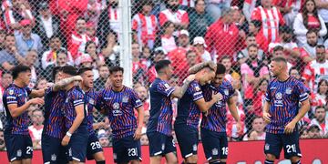 Todo Talleres festeja en Alta Córdoba el 1-0 de Catalán ante Instituto por la Liga Profesional. (Ramiro Pereyra / La Voz)