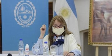 La gobernador firmó el decreto que establece DISPO para todas las localidades