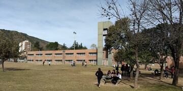 Dolor en Carlos Paz: un alumno perdió la vida después de sufrir una descompensación en el colegio