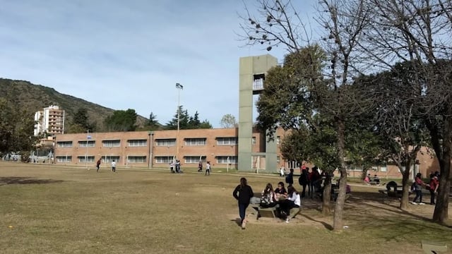 Dolor en Carlos Paz: un alumno perdió la vida después de sufrir una descompensación en el colegio