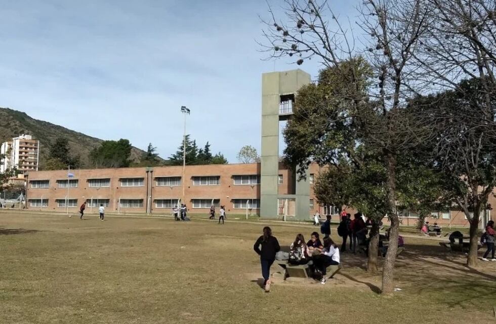 Dolor en Carlos Paz: un alumno perdió la vida después de sufrir una descompensación en el colegio