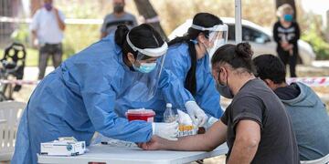 Los casos de COVID-19 siguen aumentando en el mundo (La Voz / Archivo)