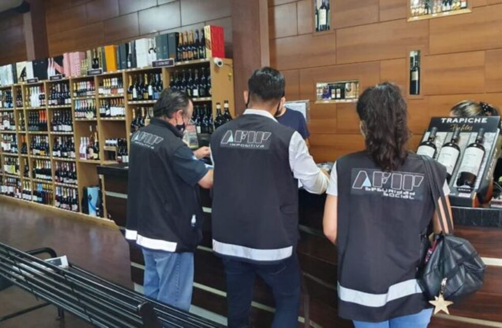 Investigan contrabando de 80 mil botellas de vino en la frontera de Bernardo de Irigoyen