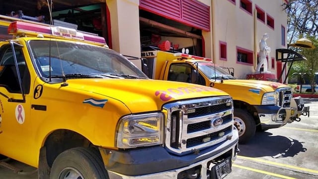 Bomberos Voluntarios realizan una venta solidaria.