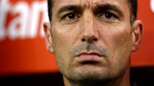 Fútbol - Copa América 2024 - 
Quarter final - Argentina contra 
Ecuador - NRG Stadium, Houston, 
Texas, Estados Unidos - 4 de 
julio de 2024 El entrenador 
argentino Lionel Scaloni antes 
del partido REUTERS/Agustin 
Marcarian