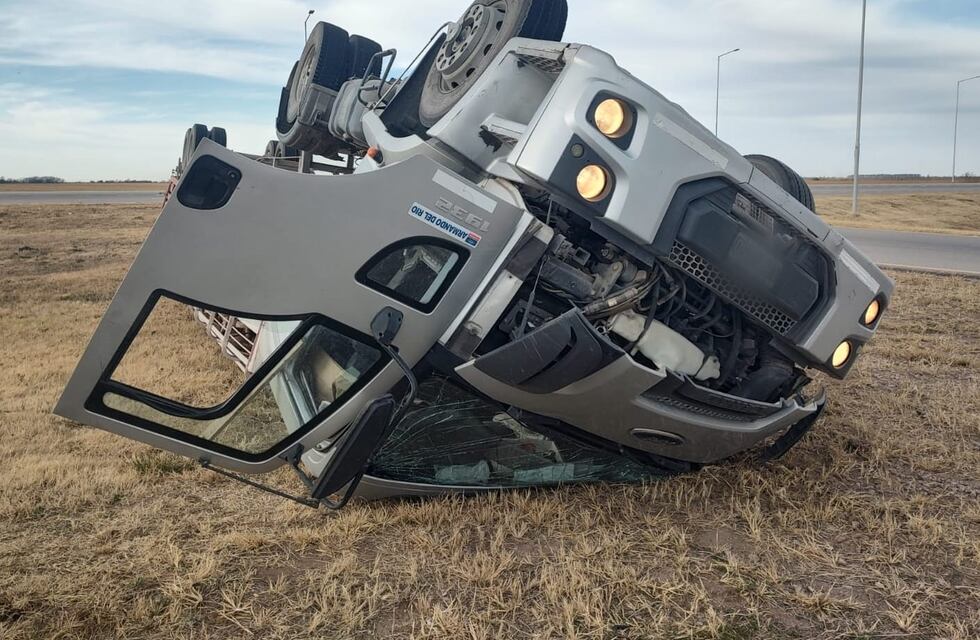 Córdoba: volcó un camión con 60 porcinos