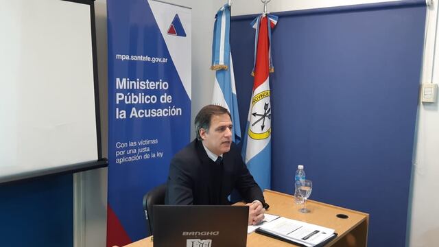 El fiscal regional Carlos Arietti encabezó la firma de la presentación para continuar con la acción penal.