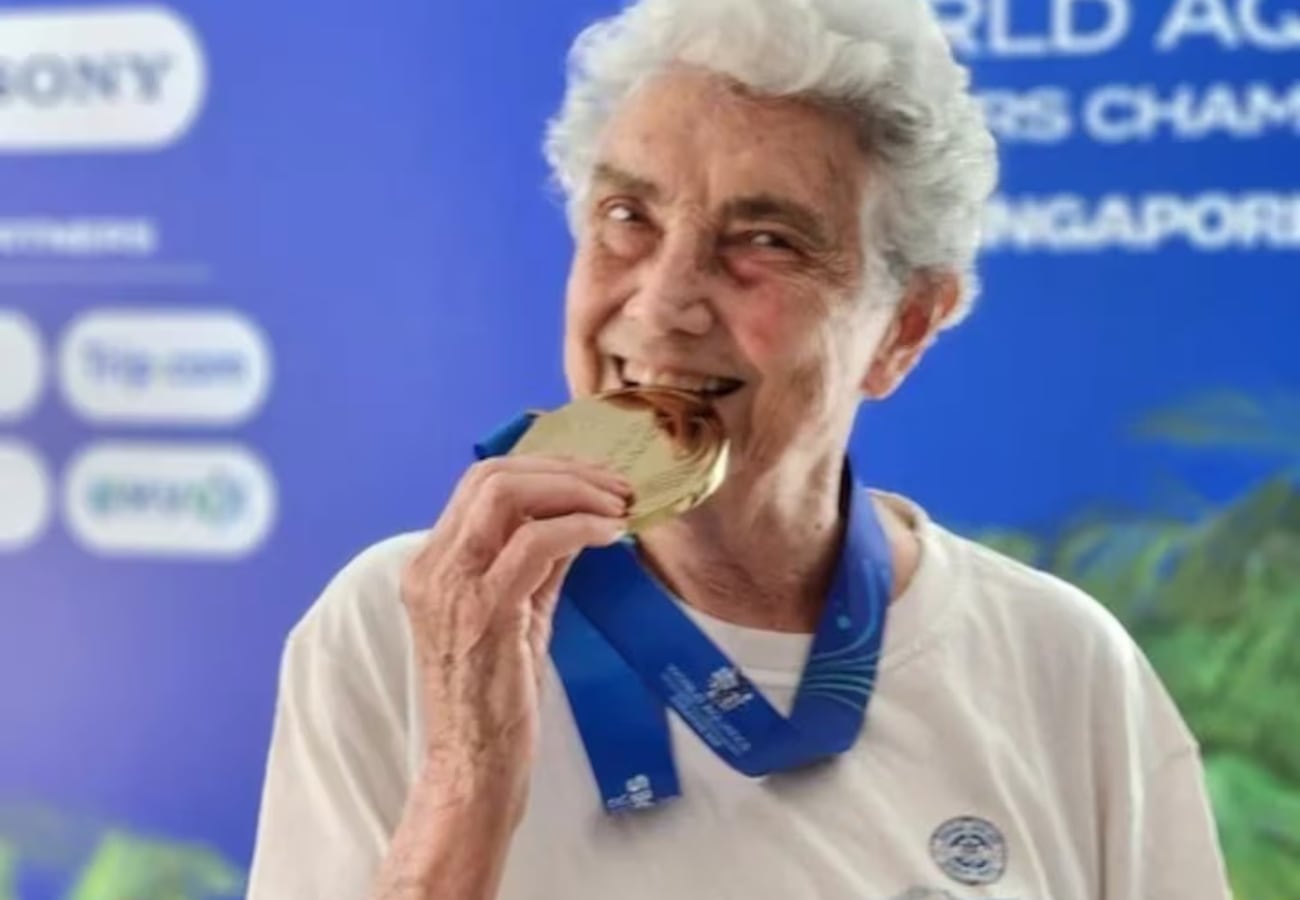 Elena Placci, campeona de natación con 90 años.