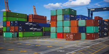 Un niño de 11 años se escondió en un contenedor en Bangladesh y fue encontrado en el puerto de Malasia en estado crítico. Foto: Archivo / Los Andes.