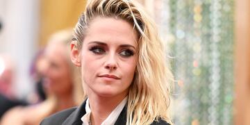 Kristen Stewart en la alfombra roja de los Premios Oscar 2022.