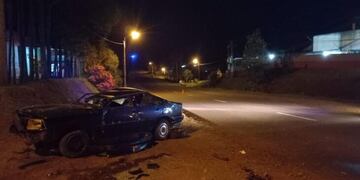 Tras el despiste, el acompañante salió despedido del interior vehículo y falleció.