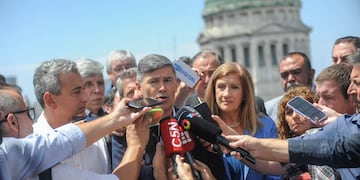 El intendente Daniel Passerini y sus pares de otras ciudades reclaman por los subsidios al transporte. (Federico López Claro)