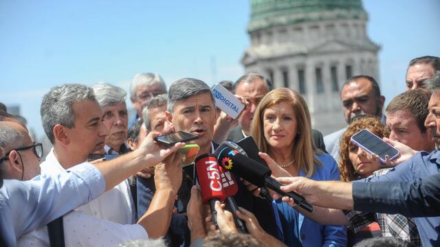 El intendente Daniel Passerini y sus pares de otras ciudades reclaman por los subsidios al transporte. (Federico López Claro)