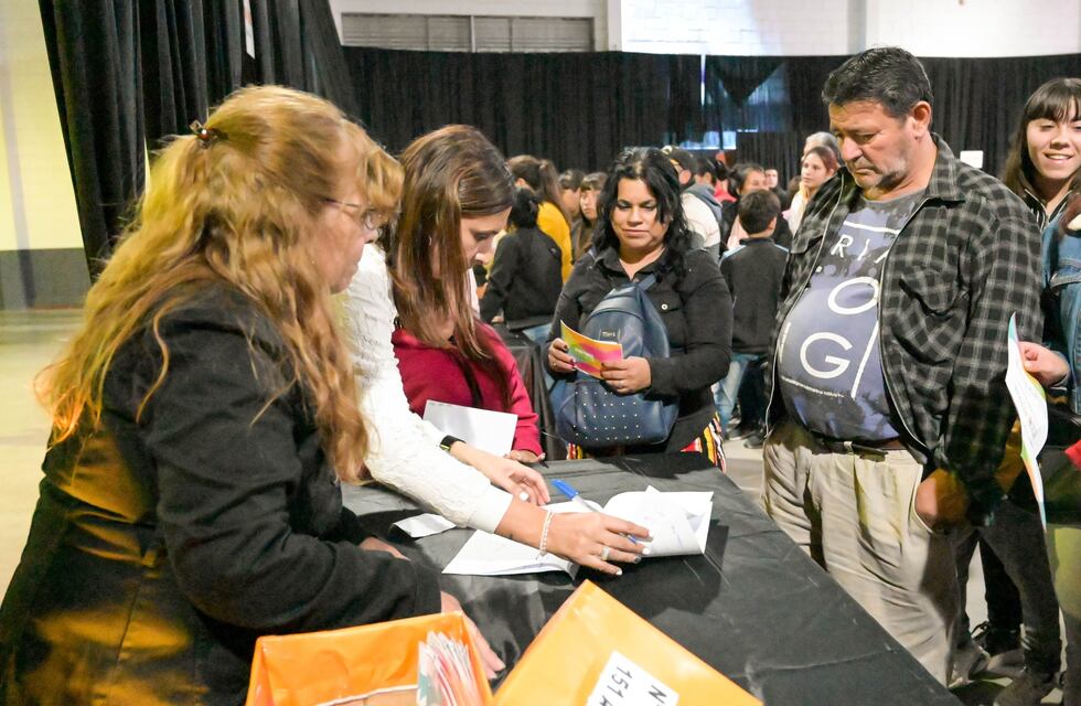 Arroyito: el Municipio entregó 800 nuevas “Becas Útiles” que beneficiarán a más de 600 familias