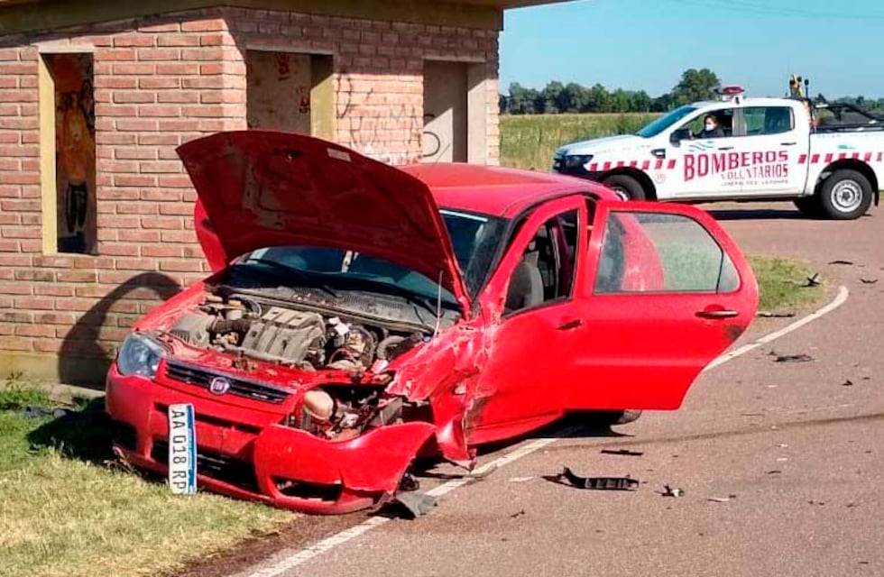 Violento choque y vuelco en el acceso a Dorila con dos hospitalizados