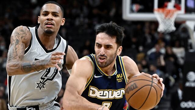 Facundo Campazzo lleva la 'naranja' ante la marca de Dejounte Murray (Spurs). /AP