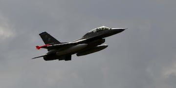 Los aviones F-16 emocionaron en Las Higueras, provincia de Córdoba, donde fueron presentados oficialmente.