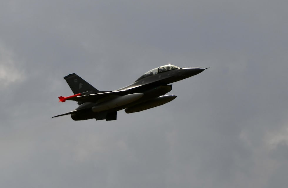 Las mejores imágenes de los aviones F-16 que se presentaron en Córdoba