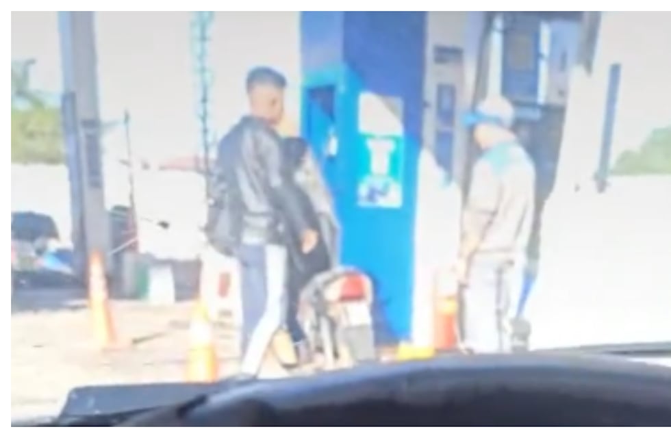 Filmó a un joven por la vestimenta que tenía puesta y lo terminaron criticando por “discriminar”