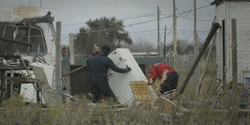 La búsqueda, en un predio de La Primavera. Orlando Pelichotti / Los Andes
