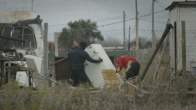 La búsqueda, en un predio de La Primavera. Orlando Pelichotti / Los Andes