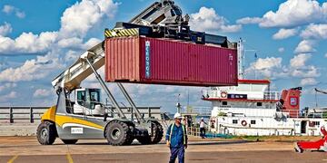 Tras 45 años, vuelve a funcionar el puerto de Posadas.