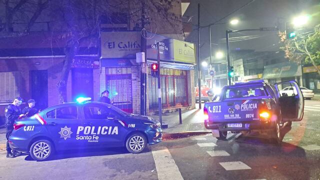 La policía inspeccionó la esquina de Mendoza y Valparaíso en busca de evidencia.