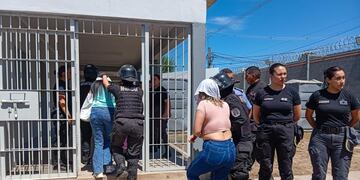 Iniciaron los traslados a la flamante cárcel de Delfín Gallo.