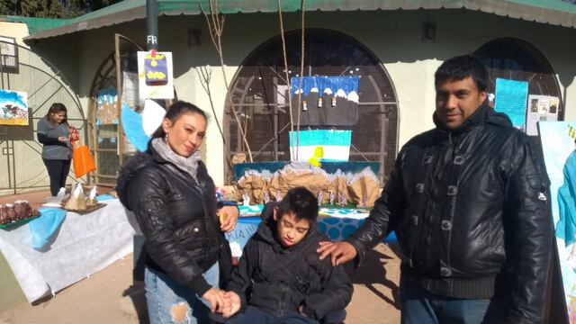 Facundo junto a sus padres.