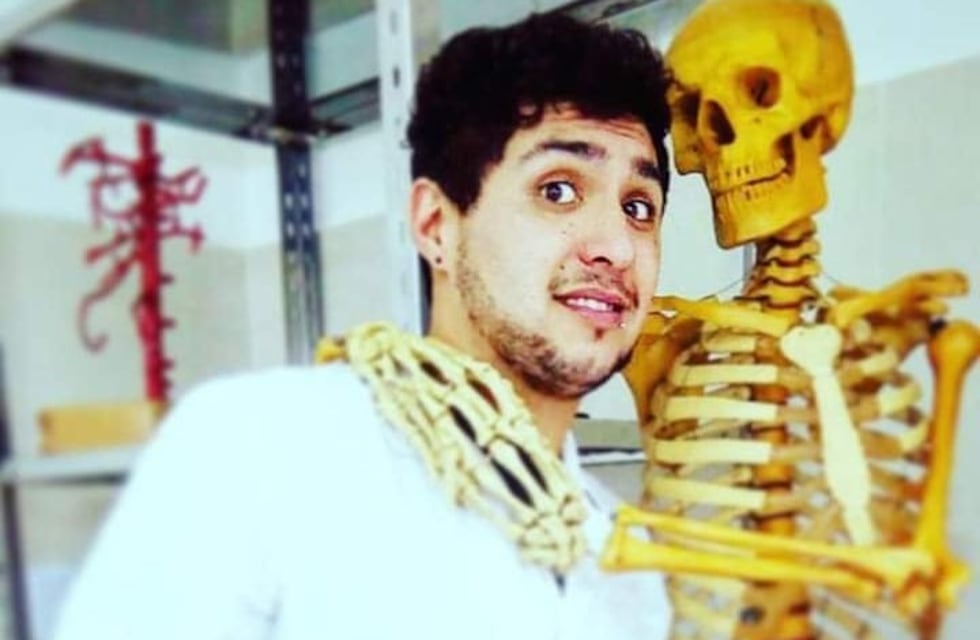 Maximiliano Llano, el joven ejemplo de superación que se recibió de médico