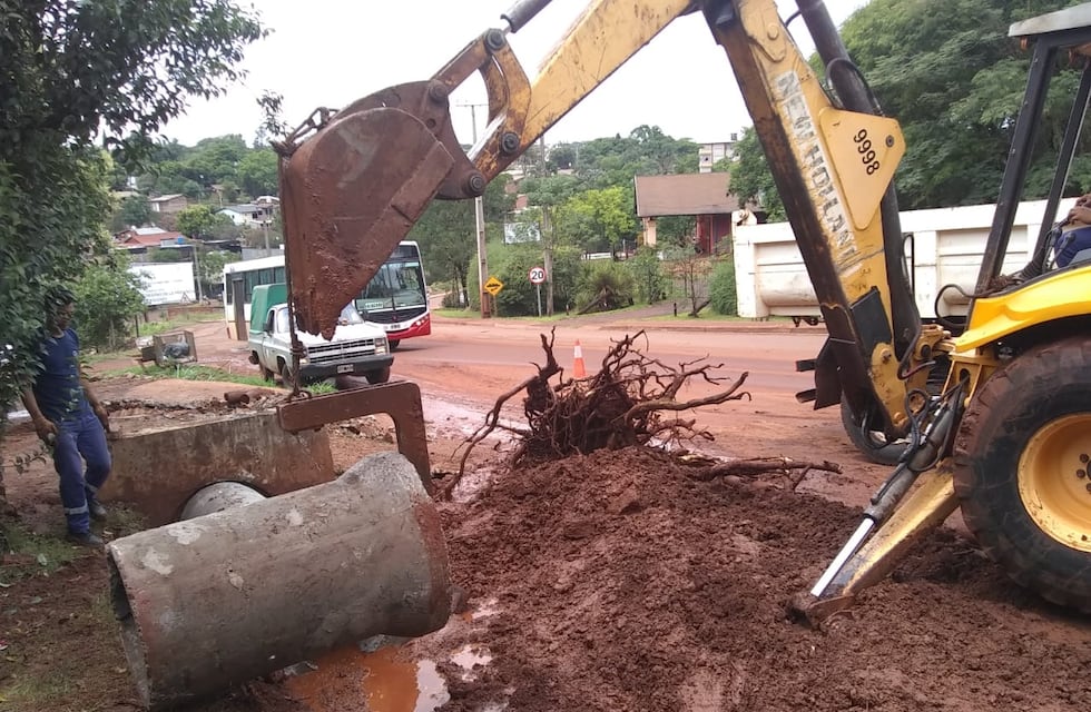 El municipio de Oberá trabaja en la construcción de cordón cunetas