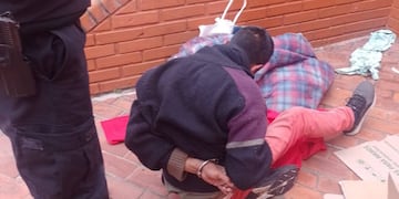 El procedimiento se llevó a cabo en la escalinata ubicada sobre la costanera del río Paraná.