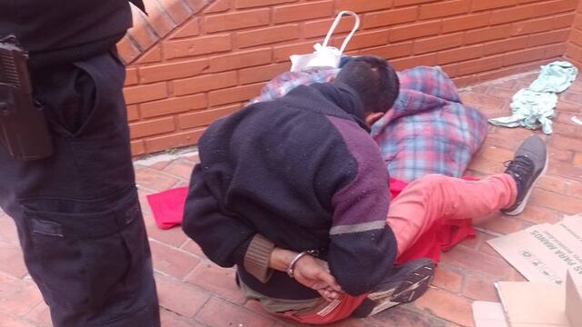 El procedimiento se llevó a cabo en la escalinata ubicada sobre la costanera del río Paraná.