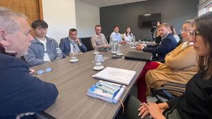 Momento de la reunión en la que se firmó el contrato de compraventa de tierras en el complejo industrial de la ciudad de Perico, entre la Provincia de Jujuy ya la compañía Tsingshan Mining de China.