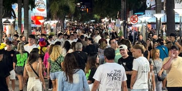 Movimiento Turístico en la noche de Villa Carlos Paz. (La Voz)
