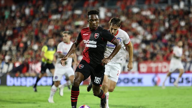 El equipo rosarino respetó mucho a su rival y planchó en el complemento.