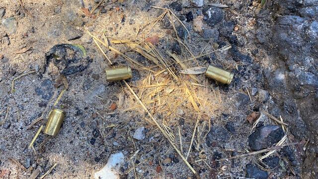 En Pirayu al 1200 bis secuestraron seis vainas servidas de proyectiles calibre 9 milímetros. (@lt8am830)