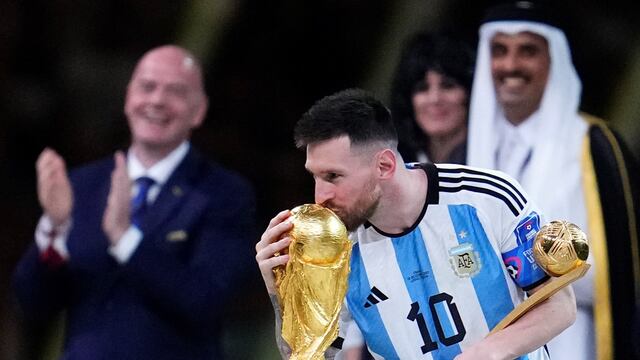 El mural retrata al ídolo con la Copa