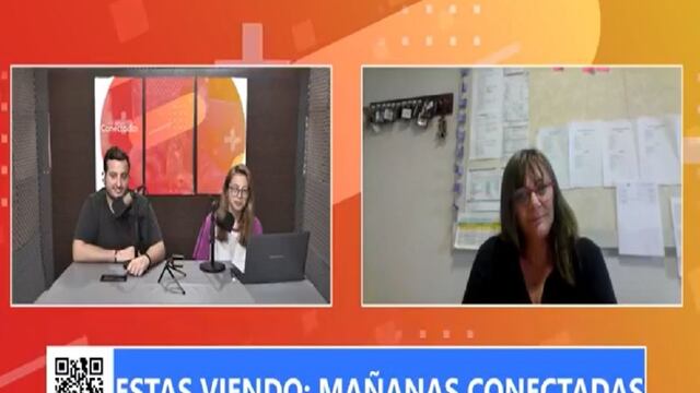 Grupo C2N junto la directora de la escuela Proa de La Para, Jazmine Alegre. Proyecto de ciencias.