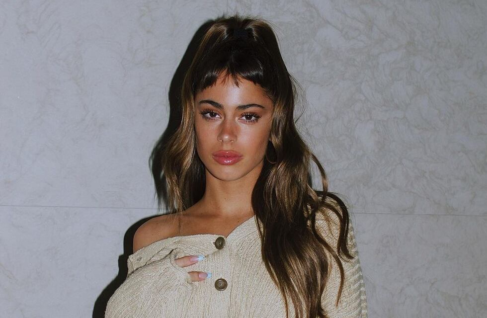 Tini Stoessel deslumbró con una microbikini azul desde un yate en Miami