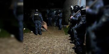 Dos hermanos detenidos acusados de robar en una agencia de quinielas en Garupá.