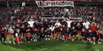 En la previa al clásico rosarino, Newell's explotó su cancha en su tradicional banderazo.