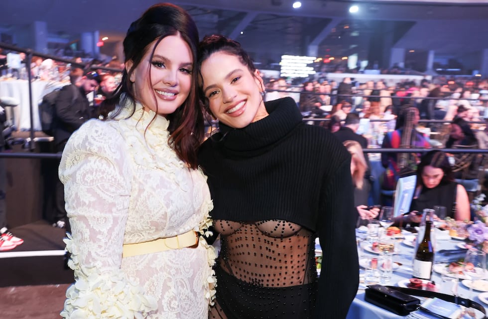Rosalía recibió el Premio Billboard a Productora del Año y se lo dedicó a Lana Del Rey