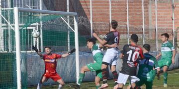 Sporting derrotó como visitante 1 a 0 a Bella Vista con gol de Franco Pane. (Foto: Andrea Castaño-La Nueva).