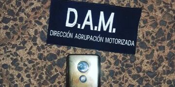 Demoraron a una adolescente tras arrebatar un celular en una parada de colectivos en Posadas.