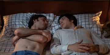 Antonio (Toni Gelabert) y Segundo (Tato Quattordio) son pareja en la ficción (Captura de pantalla).