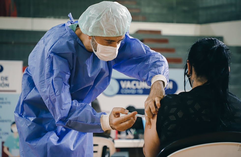 Coronavirus: ya colocaron el 80% de las primeras dosis de la vacuna al personal de salud