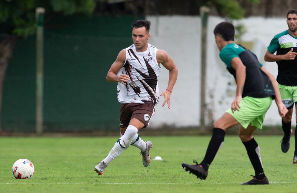Augusto Schott fue titular en Platense en el primer partido de pretemporada ante Banfield