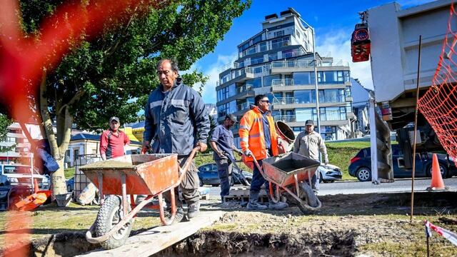 Comenzaron la instalación de un cartel que representa a la Antártida Argentina